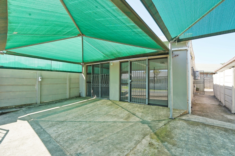 8 Bedroom Property for Sale in Gonubie Eastern Cape